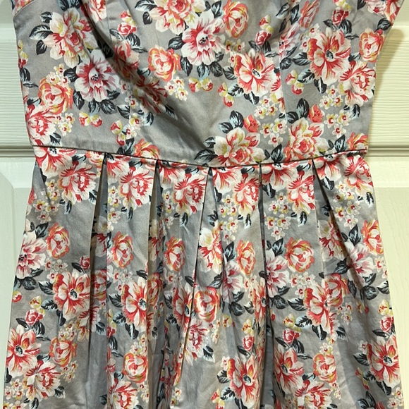 Lauren Conrad Dress - Picture 3 of 6